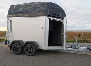 Pferdeanhänger in Itzehoe