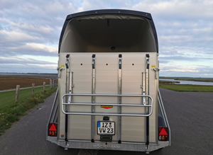 Pferdeanhänger