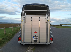 Pferdeanhänger